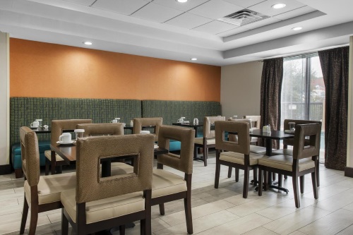 Holiday Inn Savannah South restaurant 2